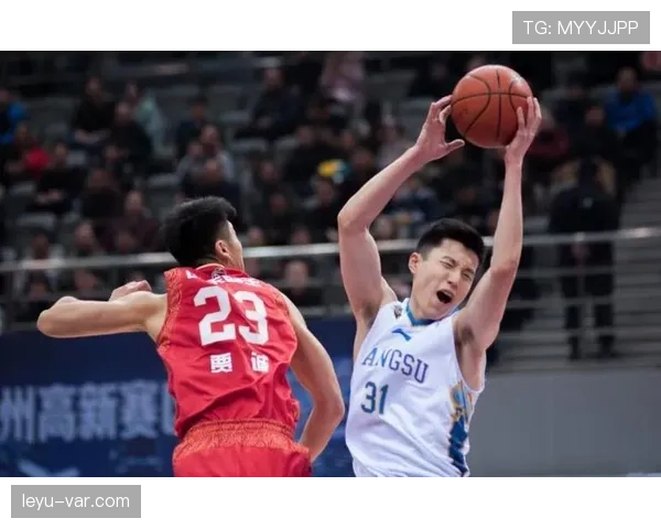 迈克尔·芬利无球跑动提升三分效率，成为太阳锋线关键空间拉开者